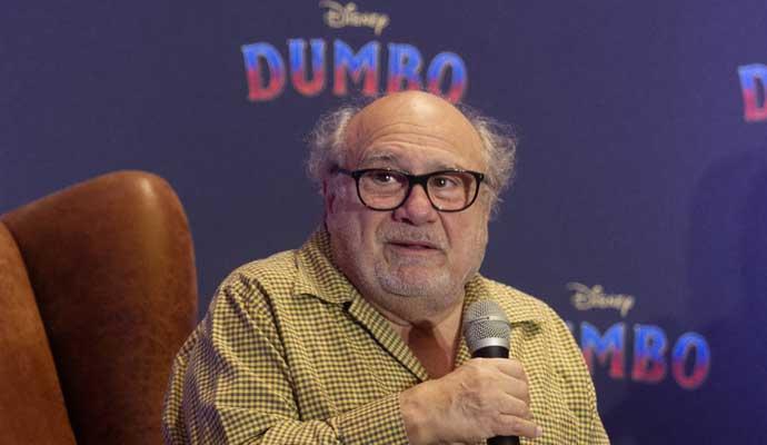 Actor Danny DeVito sufrió fuerte caída en la presentación de "Dumbo"