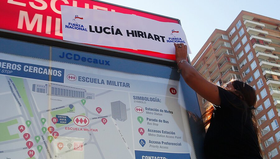 Fotos: Transeúntes recibieron con insultos el rebautizo de estación de Metro como "Lucía Hiriart"