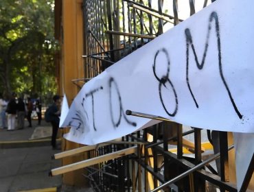 Realizan toma feminista en la Facultad de Arquitectura de la U. de Chile