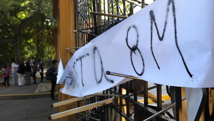 Realizan toma feminista en la Facultad de Arquitectura de la U. de Chile