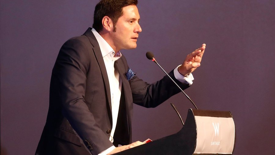 Pancho Saavedra llama "cavernícola" a columnista que escribió polémico tuit