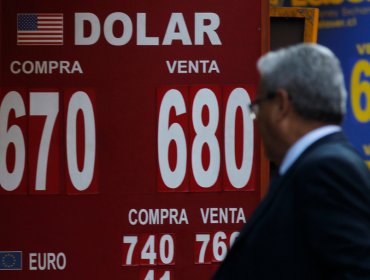 El dólar se cotizó al alza por tercer día consecutivo y superó los 670 pesos