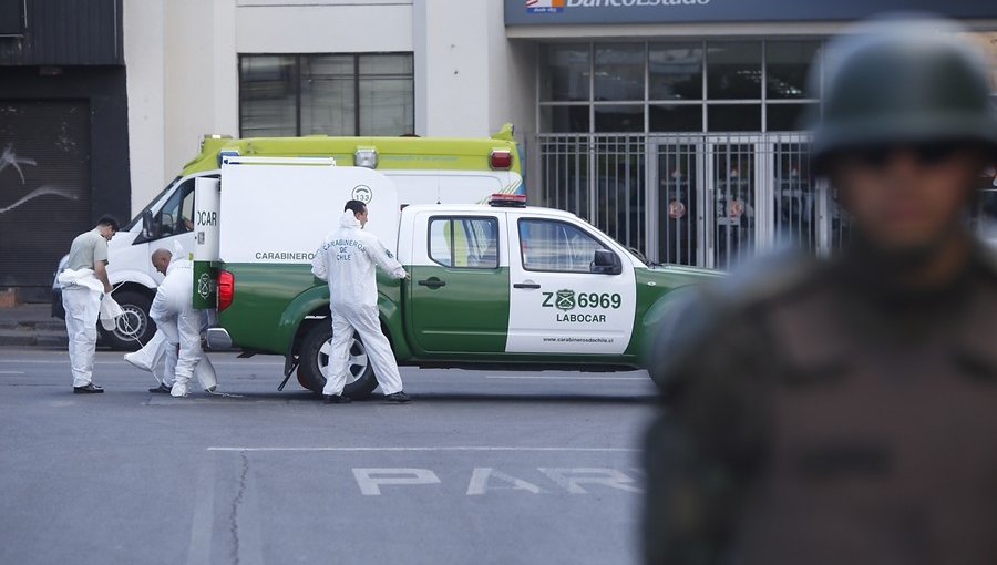 Nuevo femicidio remece al país: sujeto asesinó de un disparo a su ex esposa en Recoleta