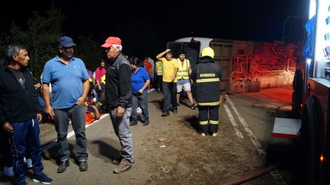 Al menos 30 lesionados en volcamiento de bus en la region de Los Ríos