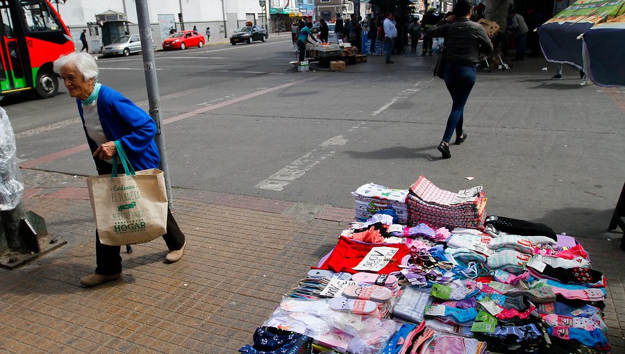 Municipio de Valparaíso busca que ambulantes puedan pasar a ser comerciantes formales