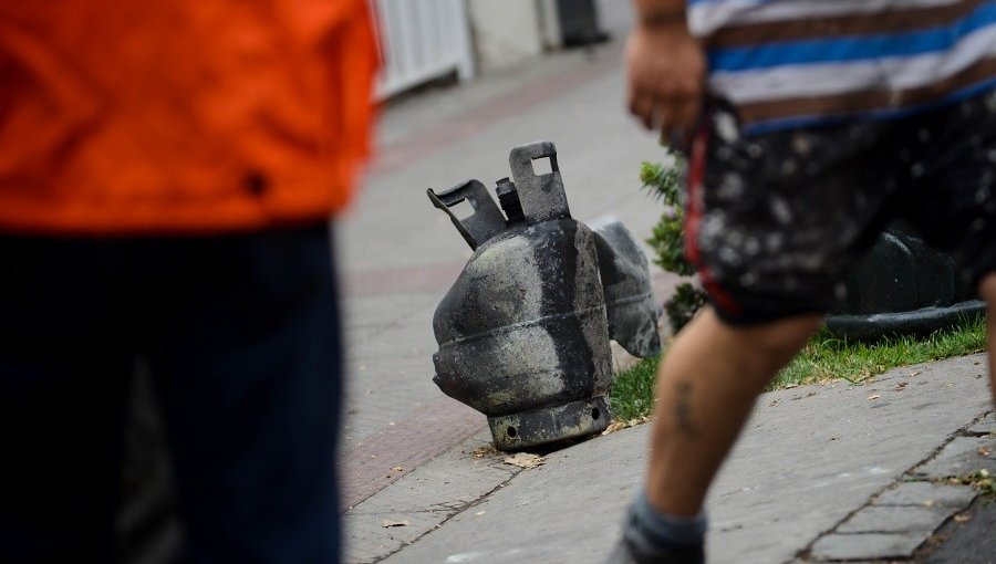 Explosión por gas dejó tres personas graves en la comuna de Lo Prado