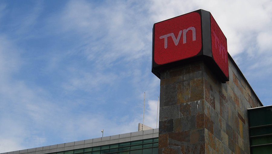 Tres sindicatos de TVN aprobaron huelga durante negociación colectiva