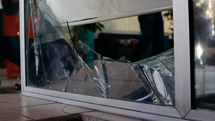 Fotos: Así quedó clínica estética de Providencia luego que familiares de joven muerta causaran destrozos