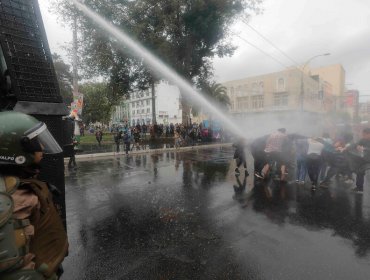 Instituto de DD.HH. presentará querella por universitaria lesionada por carro lanza agua durante marcha 8M