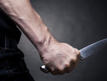 Joven denuncia ataque lesbofóbico en Santiago: Le marcaron una esvástica en el brazo