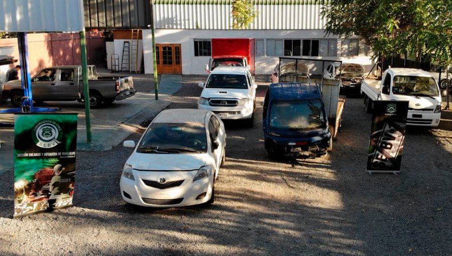Carabineros recupera cinco vehículos robados que estaban siendo desmantelados en Santiago
