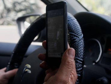 Cámara aprobó proyecto para sancionar a quienes usan el celular mientras conducen