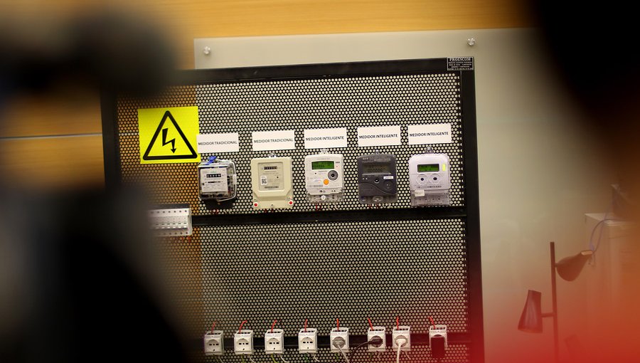Gobierno: Empresas eléctricas podrían pagar por el retiro del medidor antiguo