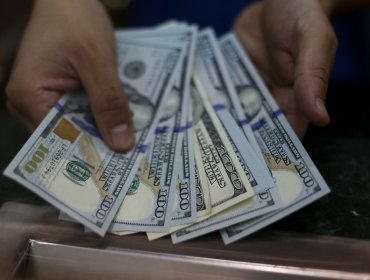 Dólar se cotiza al alza por segunda jornada consecutiva y supera los 670 pesos