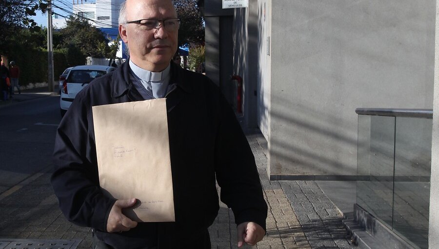 Obispos Atisha y Chomali concurrieron a declarar a la Fiscalía de Rancagua