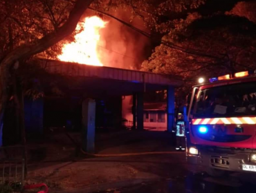 Incendio en liceo técnico de Isla de Maipo dejó millonarias pérdidas