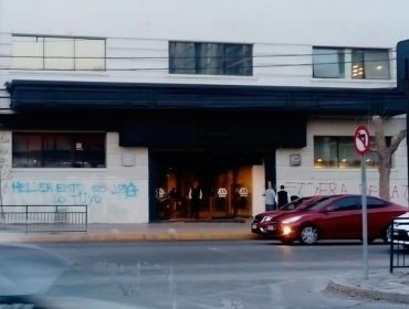 Hinchas de la "U" volvieron a pedir la salida de Carlos Heller del club