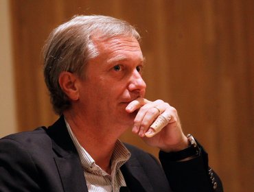 J. A. Kast se opone al control de identidad a mayores de 14 años: propone "toque de queda juvenil"