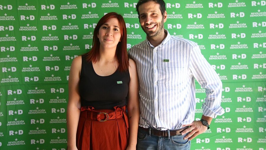 Catalina Pérez asumió como la nueva presidenta de Revolución Democrática