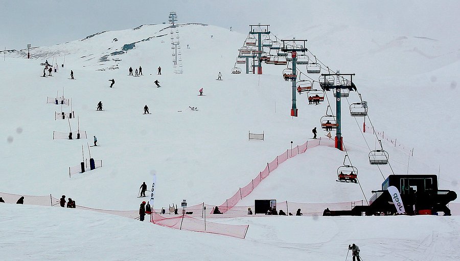 Contaminación impacta a la nieve de la cordillera de Los Andes y reduce su duración