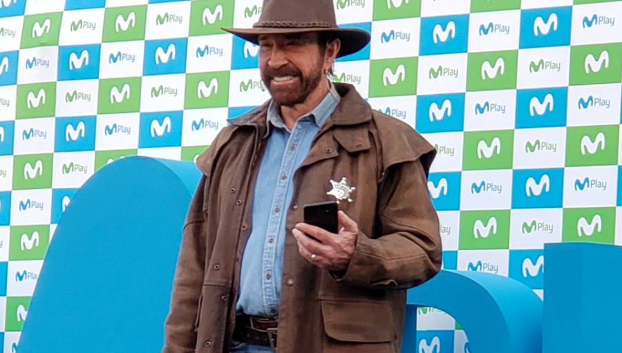 Chuck Norris paralizó el centro de Santiago con grabación de comercial