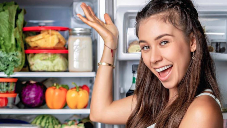 Te pillamos, po' comadre: Sorprenden a youtuber vegana comiendo carne de pescado