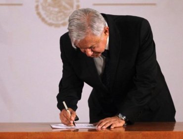 Presidente de México firmó compromiso para no reelegirse en 2024