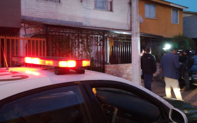 Dos vecinos de Maipú sufren violenta encerrona y portonazo cuando salían a trabajar