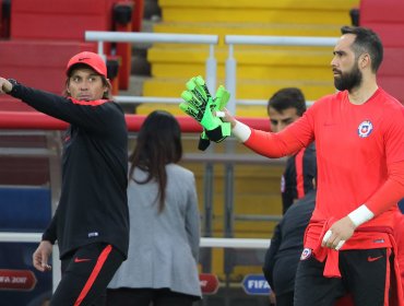 Ex preparador de arqueros de la Roja critica a Claudio Bravo: "Rompió los códigos del fútbol"