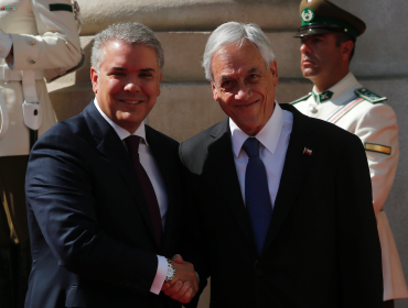 Presidente de Colombia inició su visita de Estado en el palacio de La Moneda