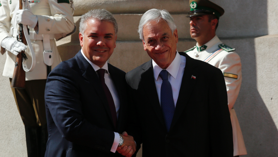 Presidente de Colombia inició su visita de Estado en el palacio de La Moneda