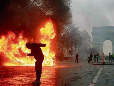 Policía de Francia prohíbe las protestas en los alrededores de los Campos Elíseos de París