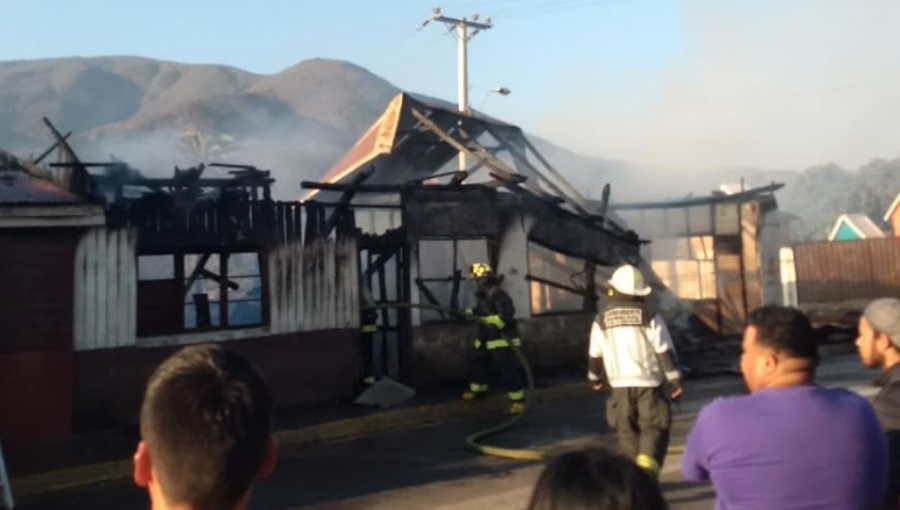 La Ligua: Incendio estructural en el sector Placilla consumió un inmueble