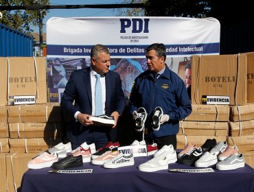 Operativo logró decomisar cerca de 8.000 pares de zapatillas falsificadas en Santiago