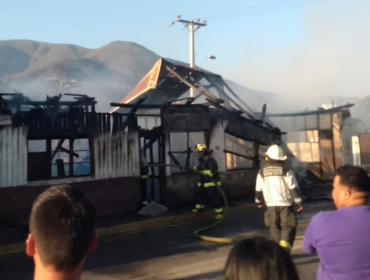 La Ligua: Incendio estructural en el sector Placilla consumió un inmueble