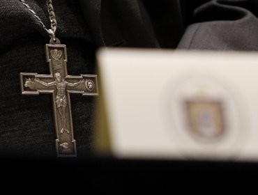 Jesuita fue sancionado por "transgresiones de naturaleza sexual a dos mujeres"