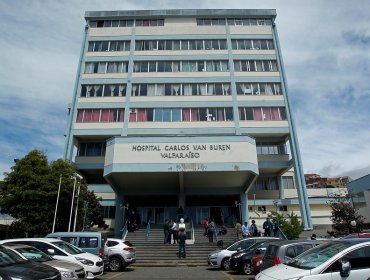 Médicos del hospital de Valparaíso realizaron cuatro cirugías este domingo para cumplir importante meta