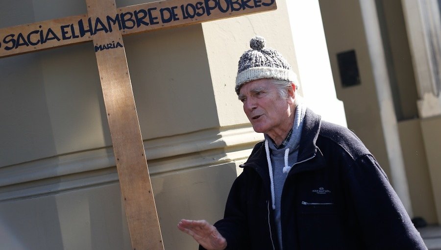 "Uso arbitrario de la liturgia": Iglesia sancionó a sacerdote Mariano Puga por el modo en que realiza la misa