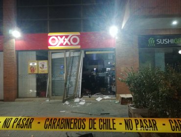 Roban tiendas de cadena Oxxo en Providencia con violentos "alunizajes"