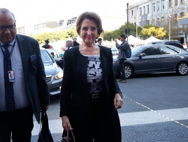 Ministra Gloria Hutt y camioneros se encuentran reunidos en Valparaíso