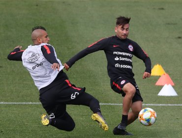 Jugadores de la Roja realizaron habitual "bautizo" a Jean Meneses