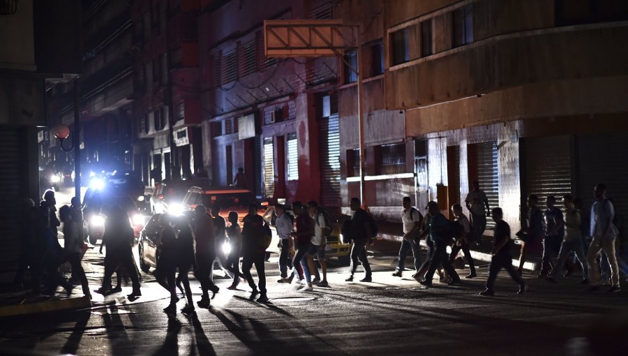Suspensión de actividades por apagón en Venezuela se extendió para todo el miércoles