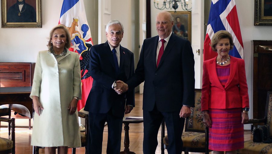 Presidente Piñera recibió a los reyes de Noruega en el palacio de La Moneda