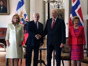 Presidente Piñera recibió a los reyes de Noruega en el palacio de La Moneda