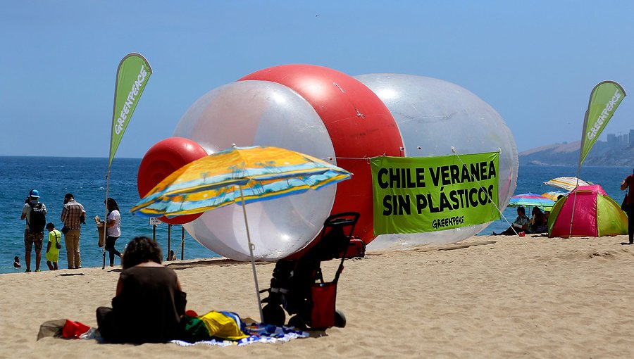Estudio revela que en Chile se recicla sólo el 8% del plástico que se consume