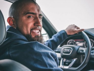 Arturo Vidal y sus compañeros del Barcelona recibieron autos de lujo como regalo