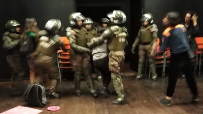 Rector de la U. Católica solicitó desalojar toma feminista en Campus Oriente: 57 detenidos