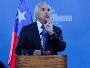 Chadwick asegura que "no existe intención" de Piñera de "causar agravio o injuria" a Bachelet