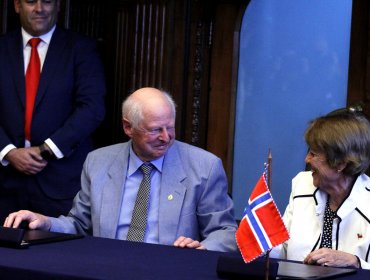 Museo Kon-Tiki de Noruega restituye bienes patrimoniales a Rapa Nui