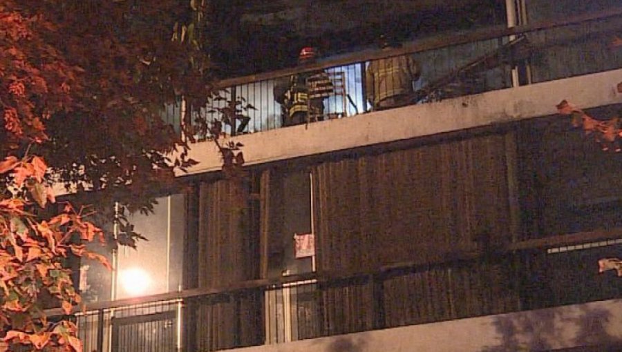 Abuelito postrado en cama murió durante incendio que destruyó su departamento en Las Condes